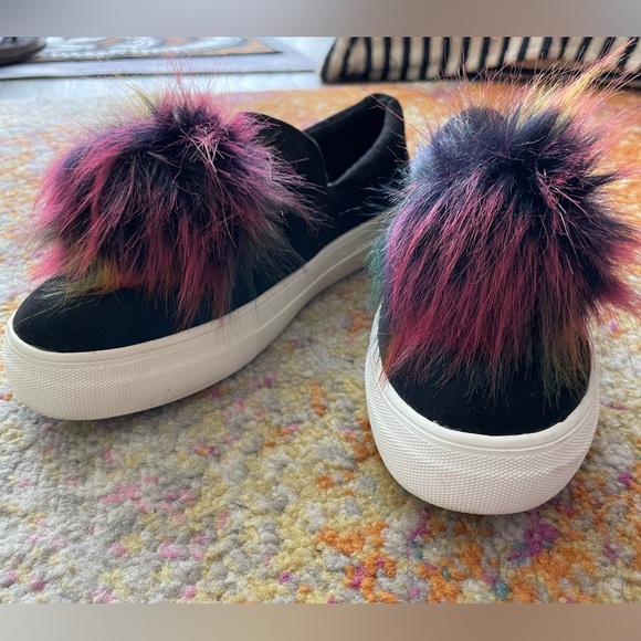 Steve Madden Faux Fur multicolored Pom Pom Slip on Sneakers - women’s size 9 - Picture 3 of 7